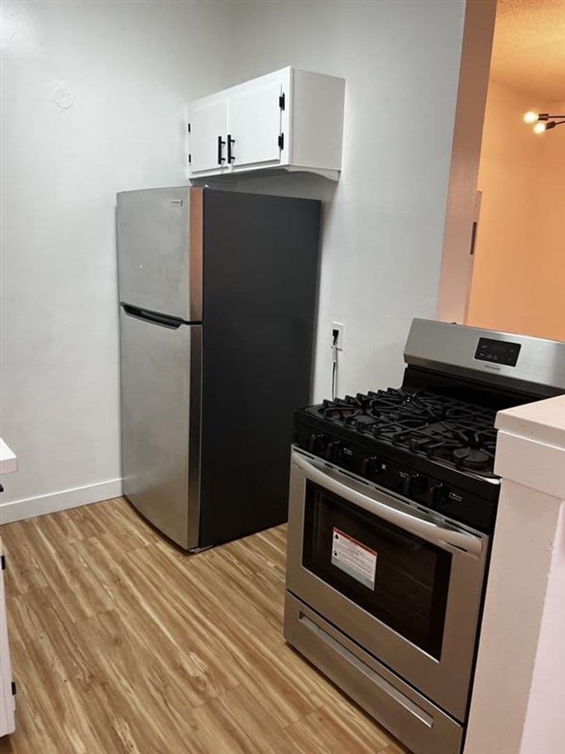 Anaheim Apartment: 937 S Roberts St