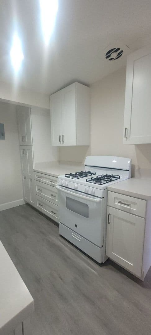 Anaheim Apartment: 119-135 S Fahrion Pl