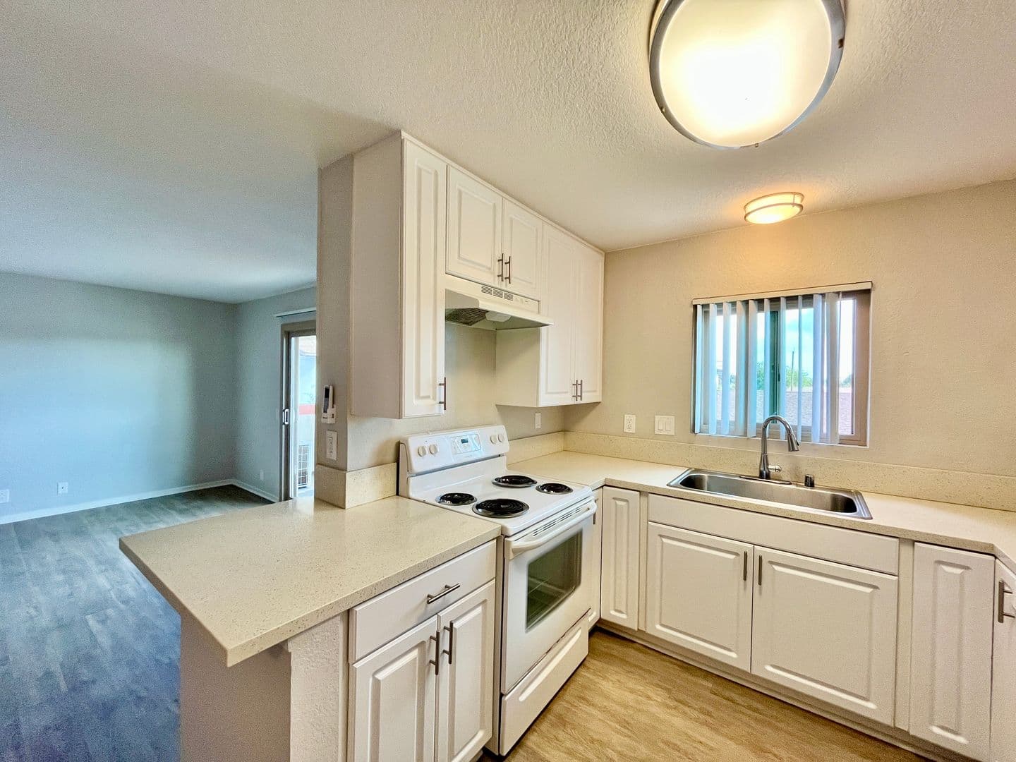 San Diego Condo: 4415 Clairemont Dr