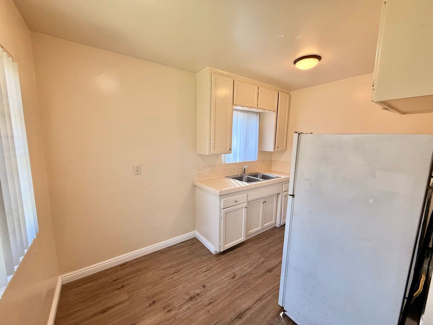 Oceanside Apartment: 419-421 Brooks St
