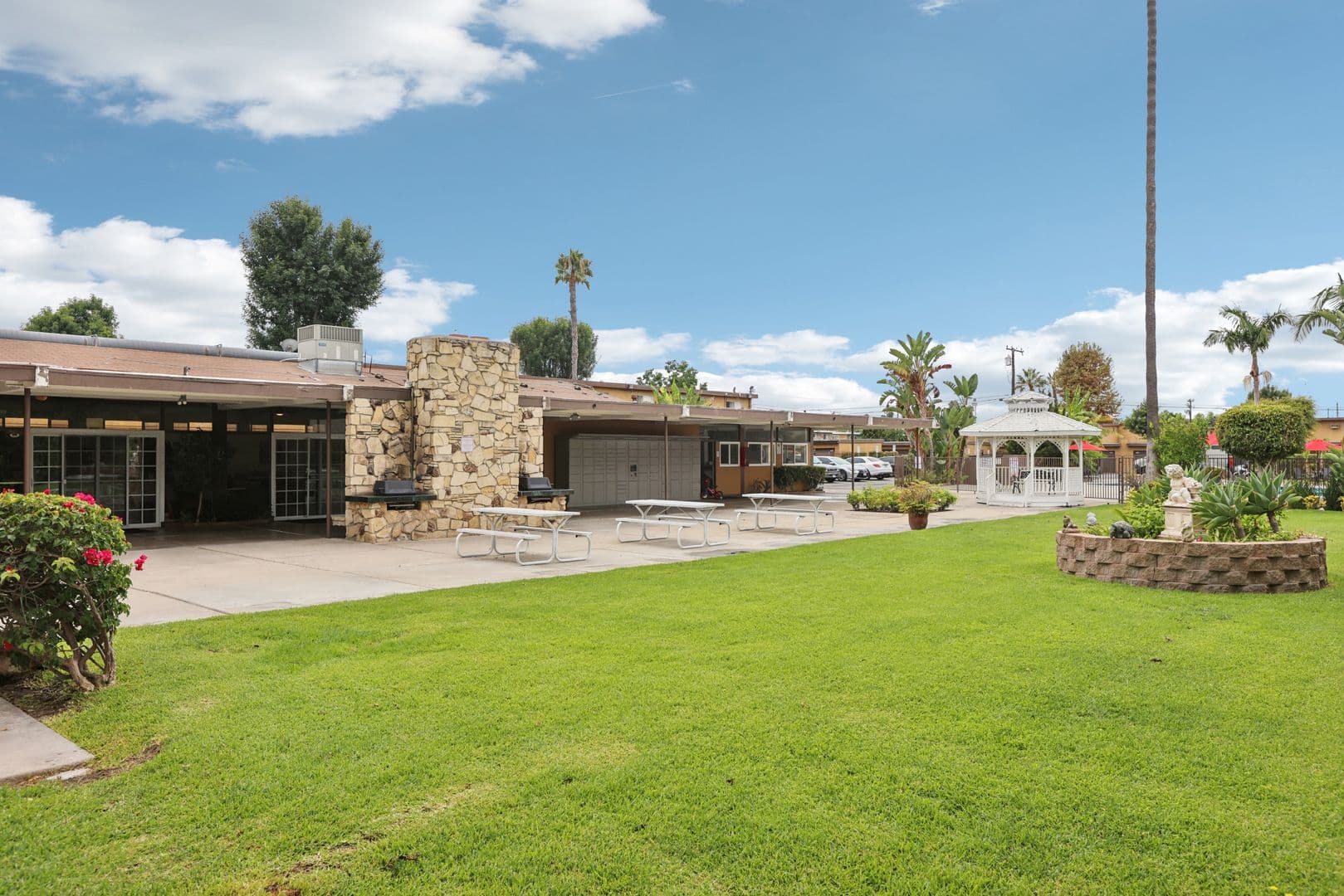 Anaheim Apartment: 145 S Westchester Dr