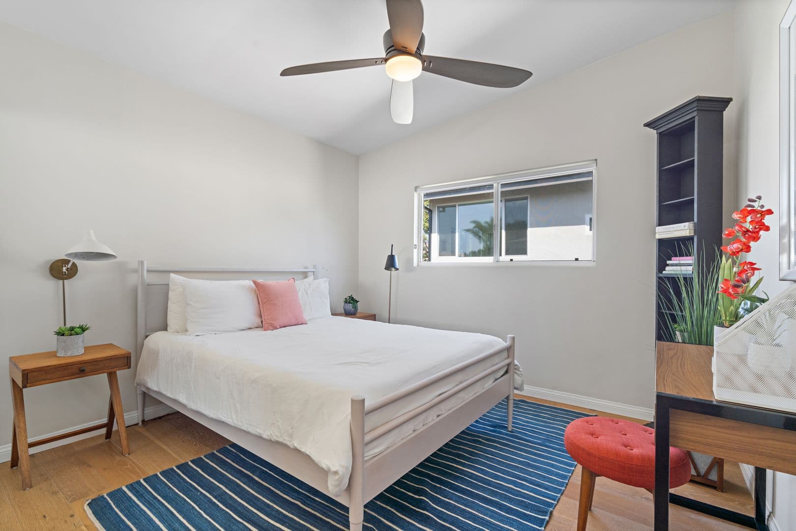 Venice Apartment: 707 - 707 1/2 6th Ave
