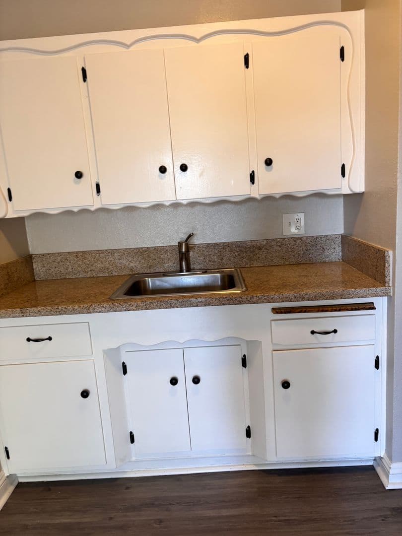 Downey Apartment: 7348-7352 Neo St