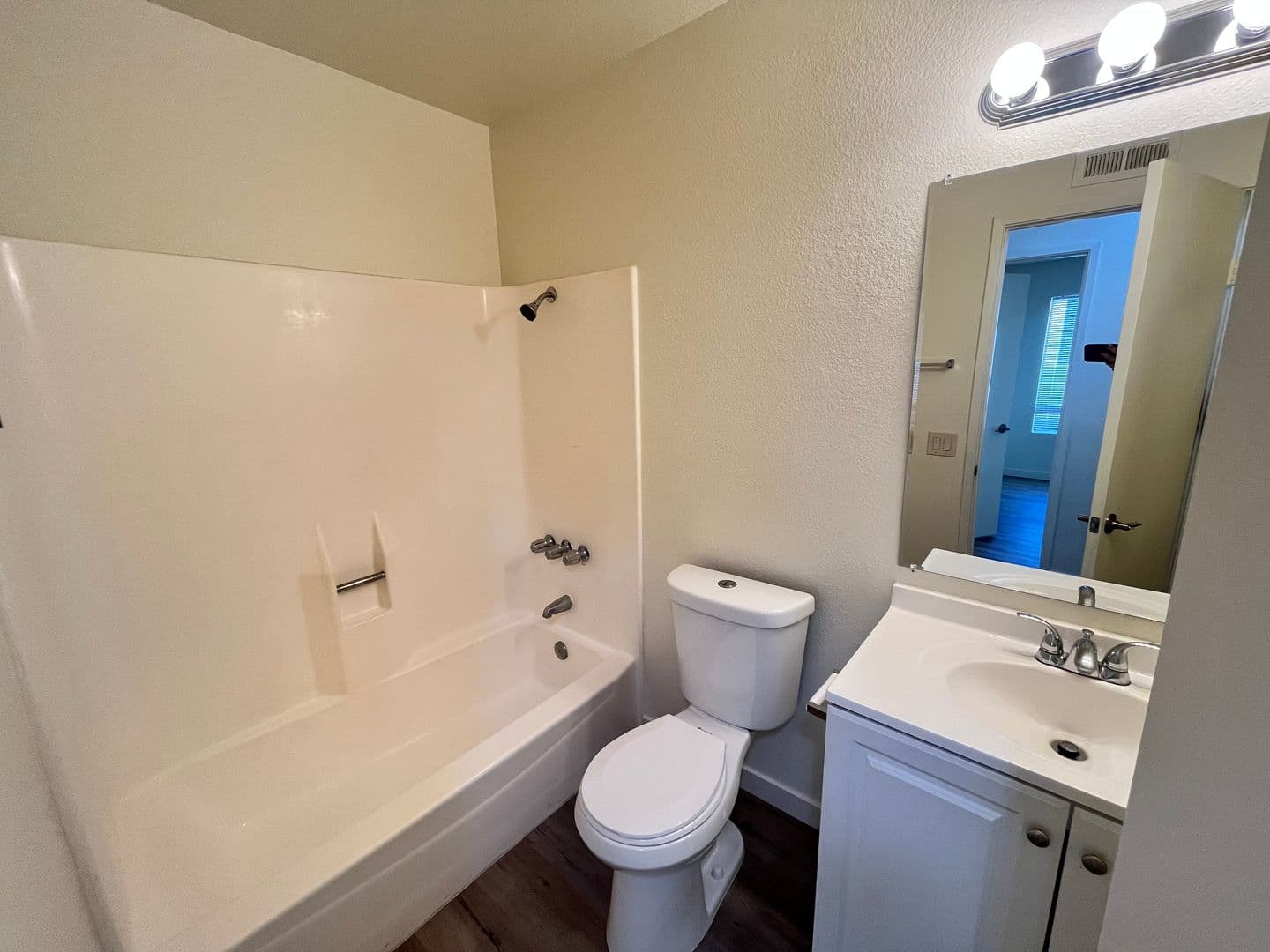 San Diego House: 2358 Adirondack Row #06