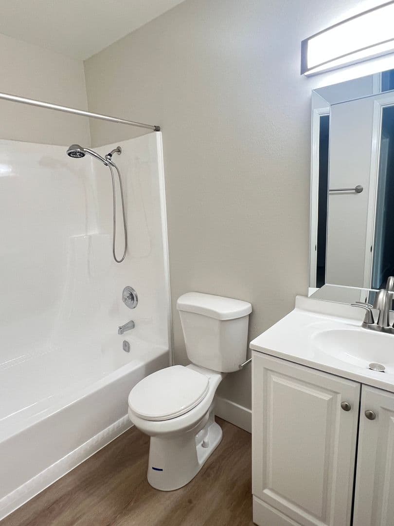 La Habra Apartment: 1400 Estate Dr