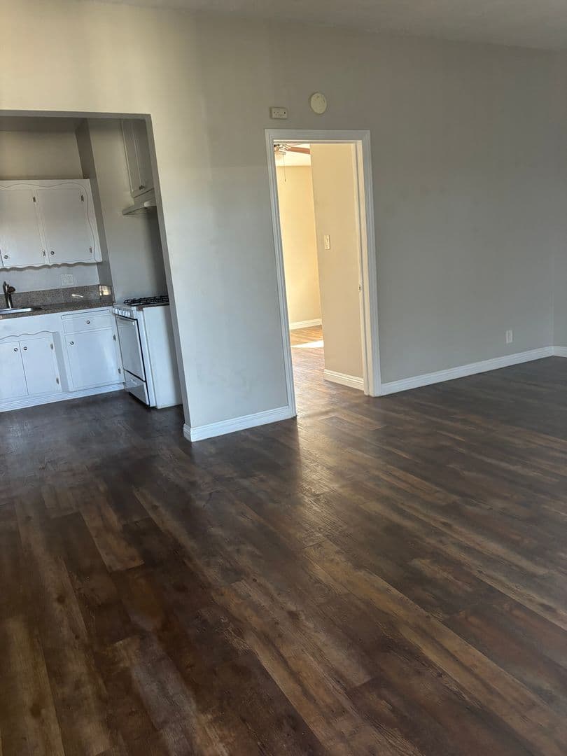 Downey Apartment: 7348-7352 Neo St