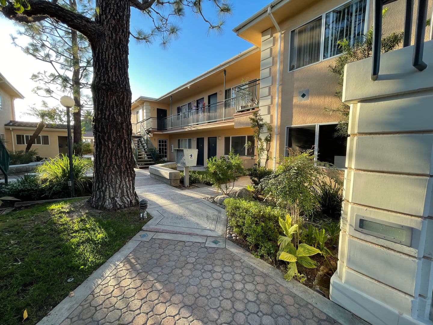 Orange Apartment: 500-565 N Citrus St
