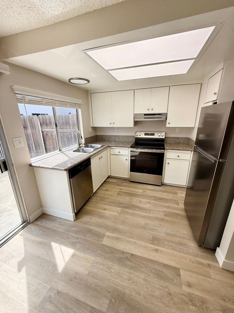 Garden Grove Apartment: 12221 Beach Blvd