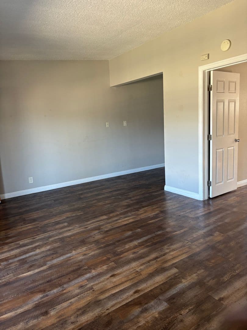 Downey Apartment: 7348-7352 Neo St