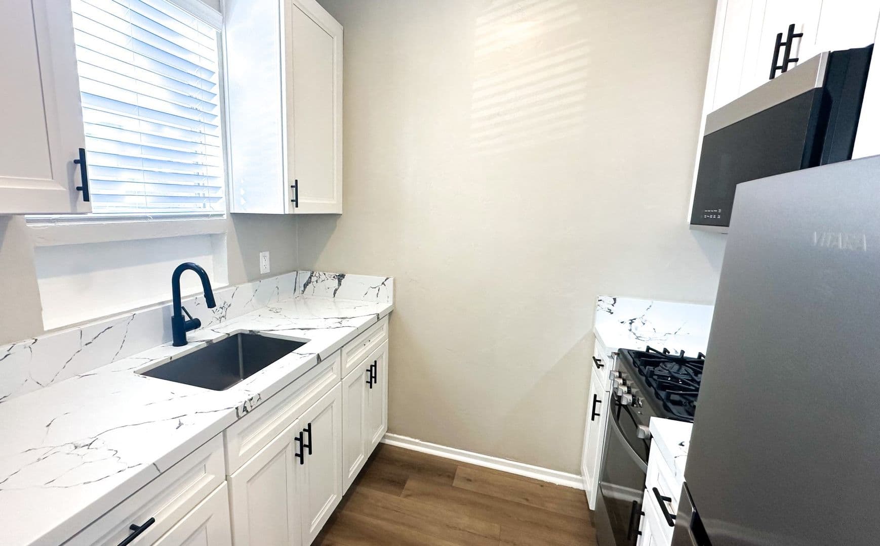 San Diego Apartment: 233 20th St