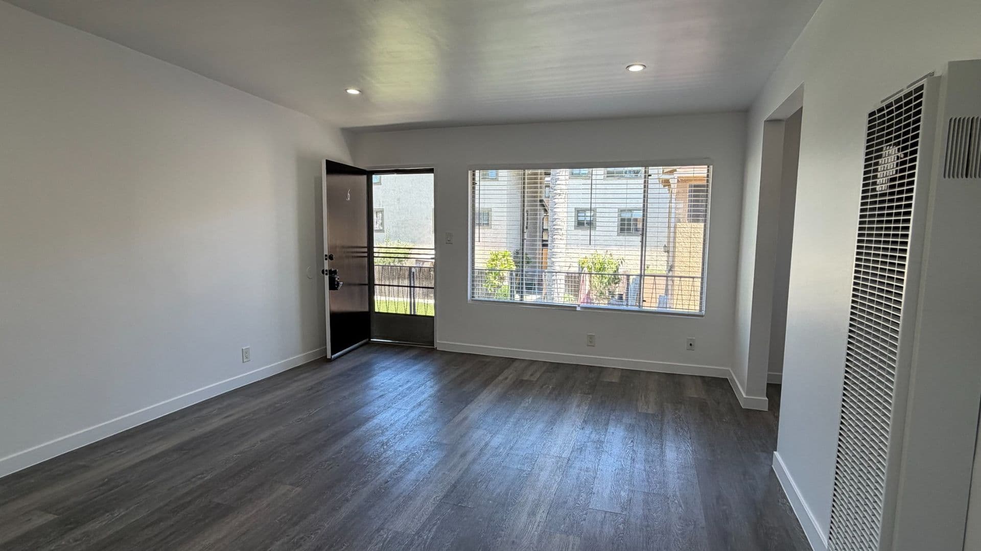 Gardena Apartment: 1481 W 179th St