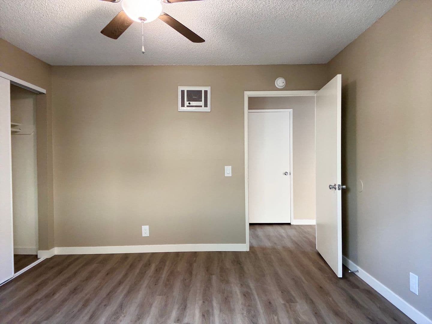 Chula Vista Apartment: 1486 Broadway Ave