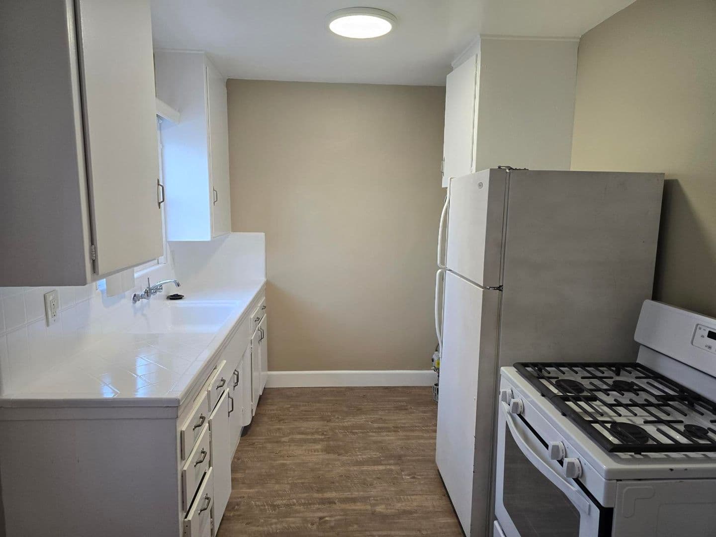 Santa Ana Apartment: 116 S  Orange Ave