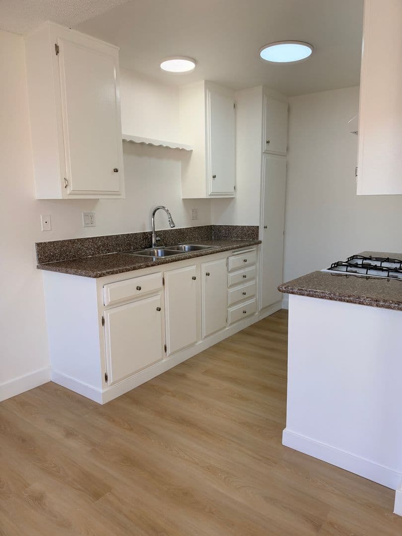 Huntington Beach Apartment: 311 Alabama St