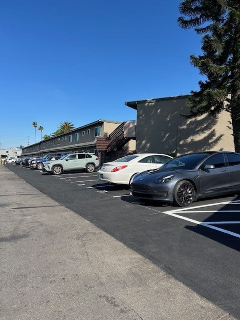 Fullerton Apartment: 1321 S Vine Ave