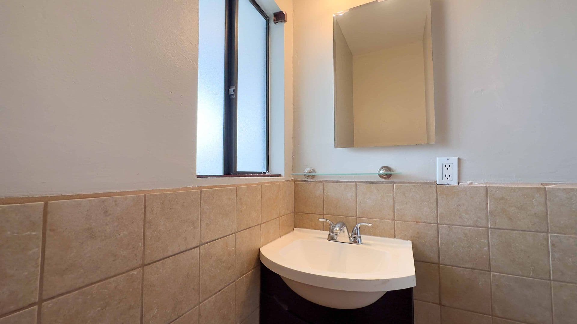 San Diego Apartment: 2446 Brant St.