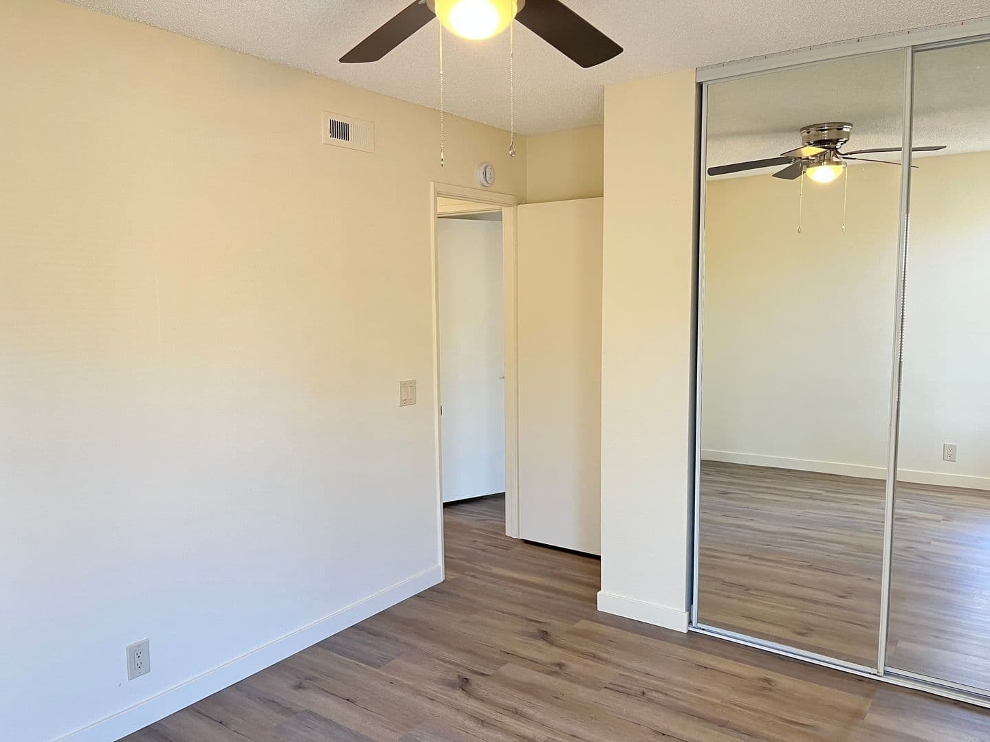 San Diego House: 2358 Adirondack Row #06