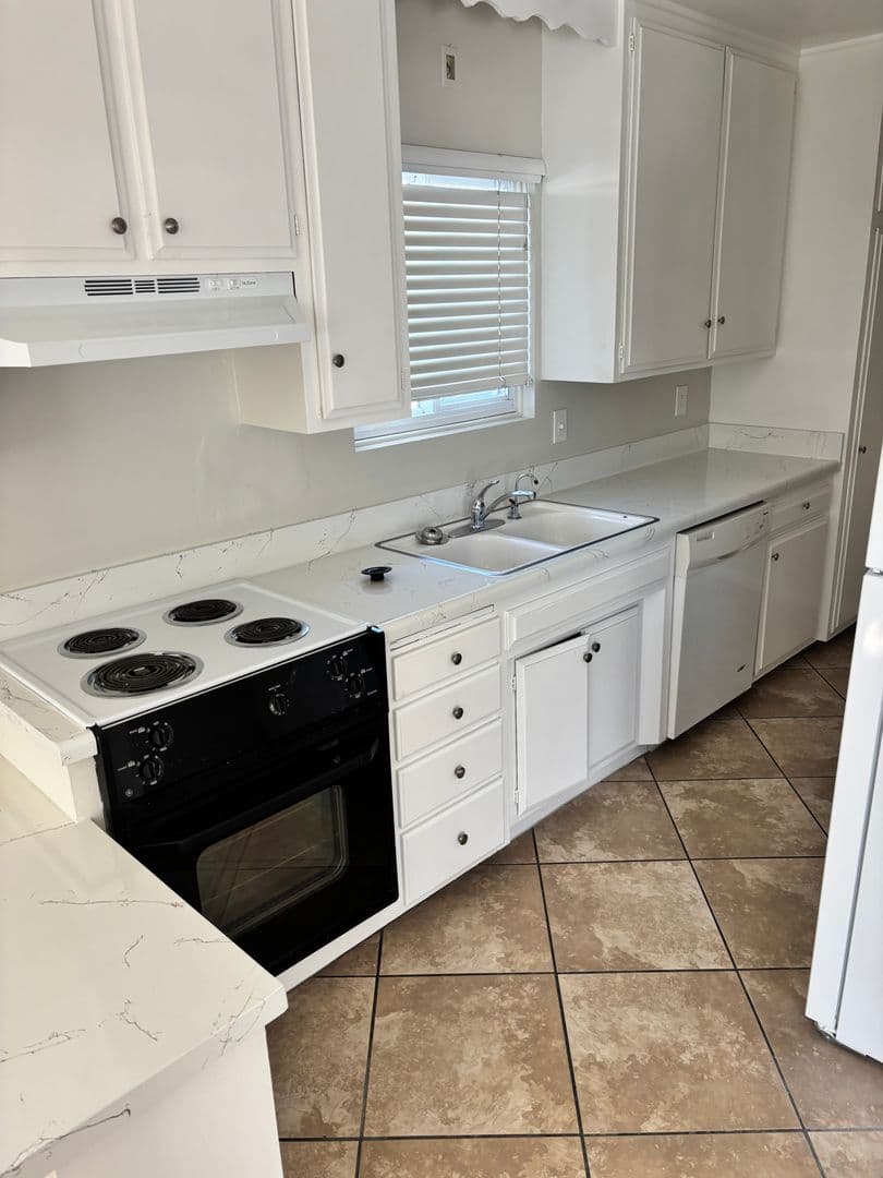 Hemet Apartment: 43611 Florida Ave