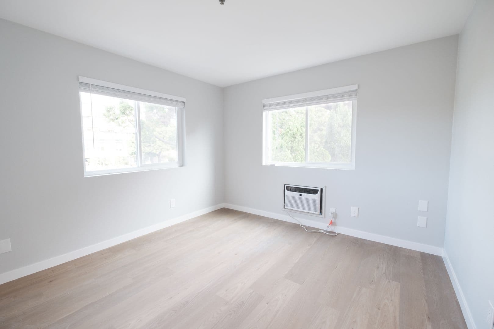 Venice Apartment: 1400 Venice Blvd
