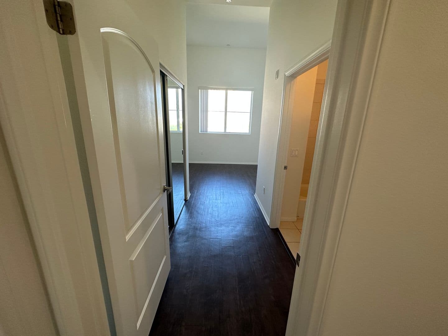 Los Angeles Apartment: 689 S Berendo St