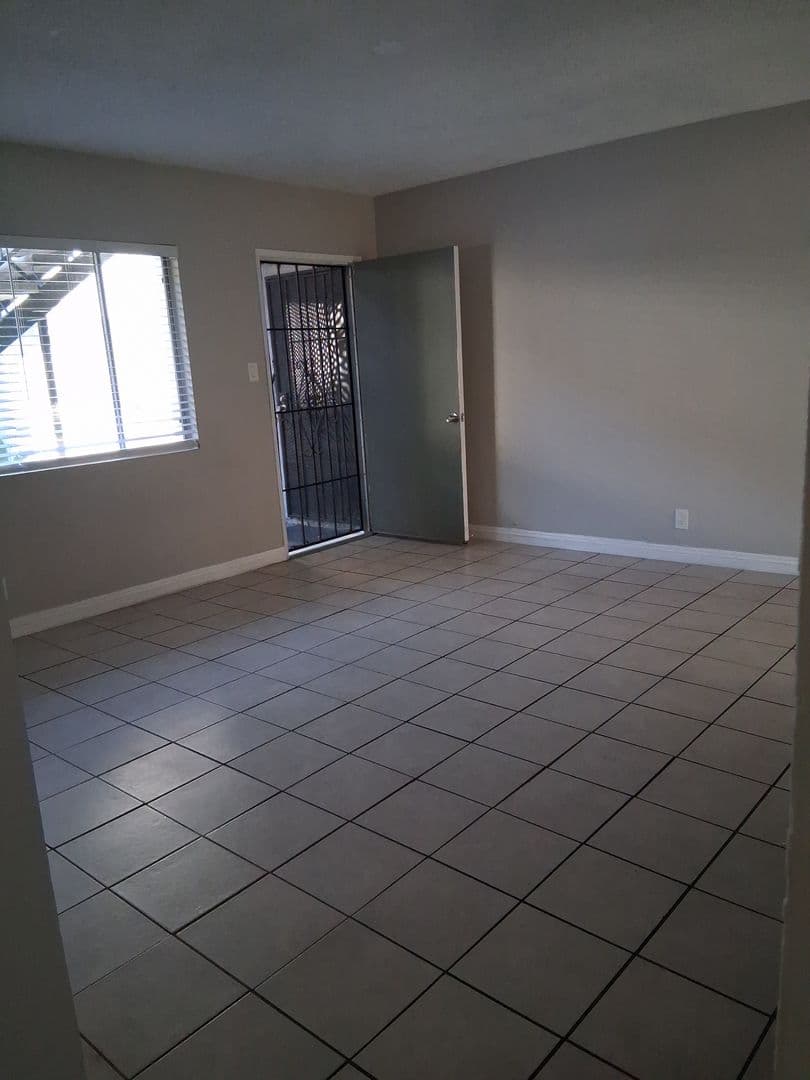 Paramount Apartment: 16619-16621 Downey Ave