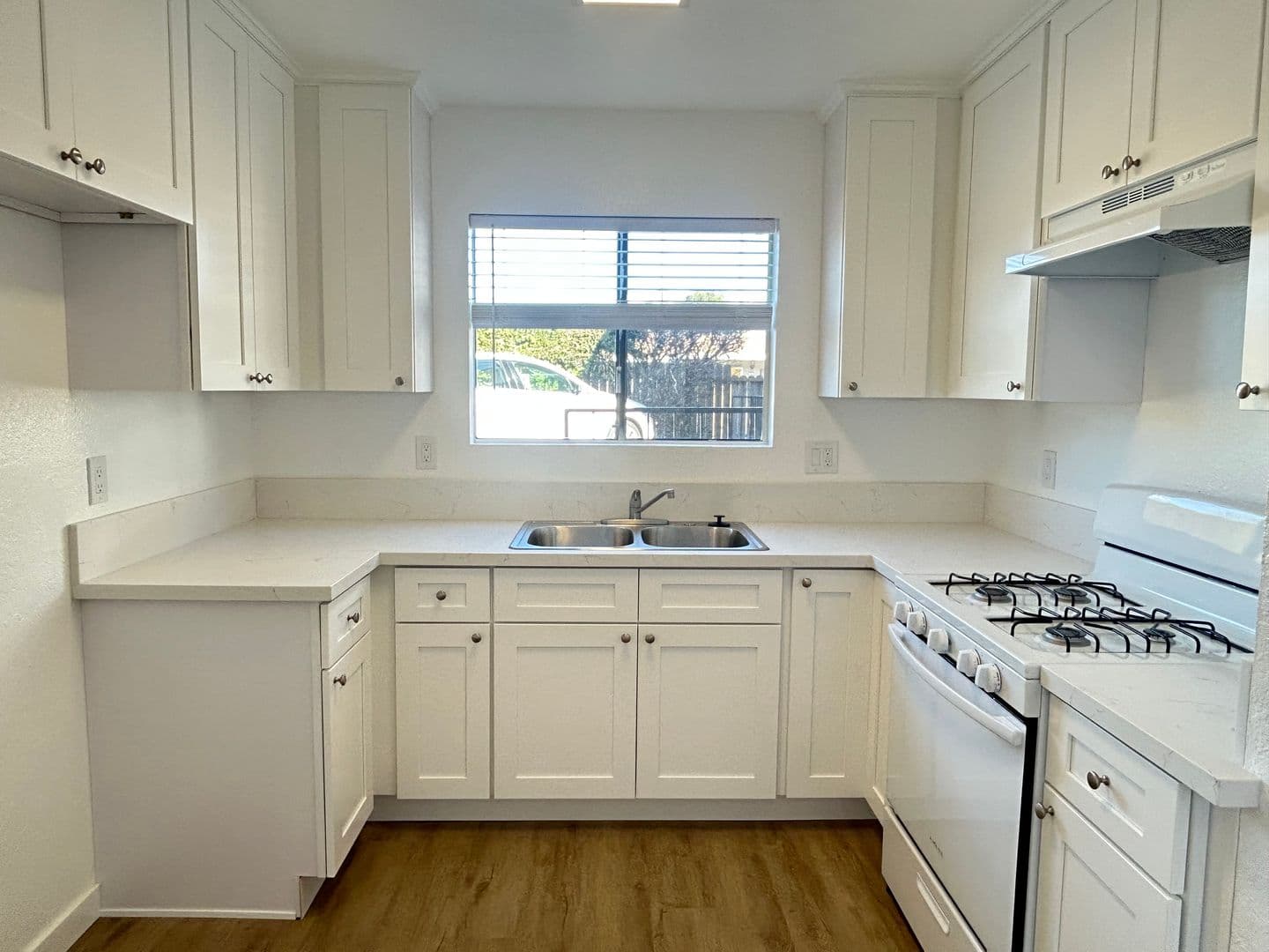 Costa Mesa Apartment: 1940 Wallace Ave