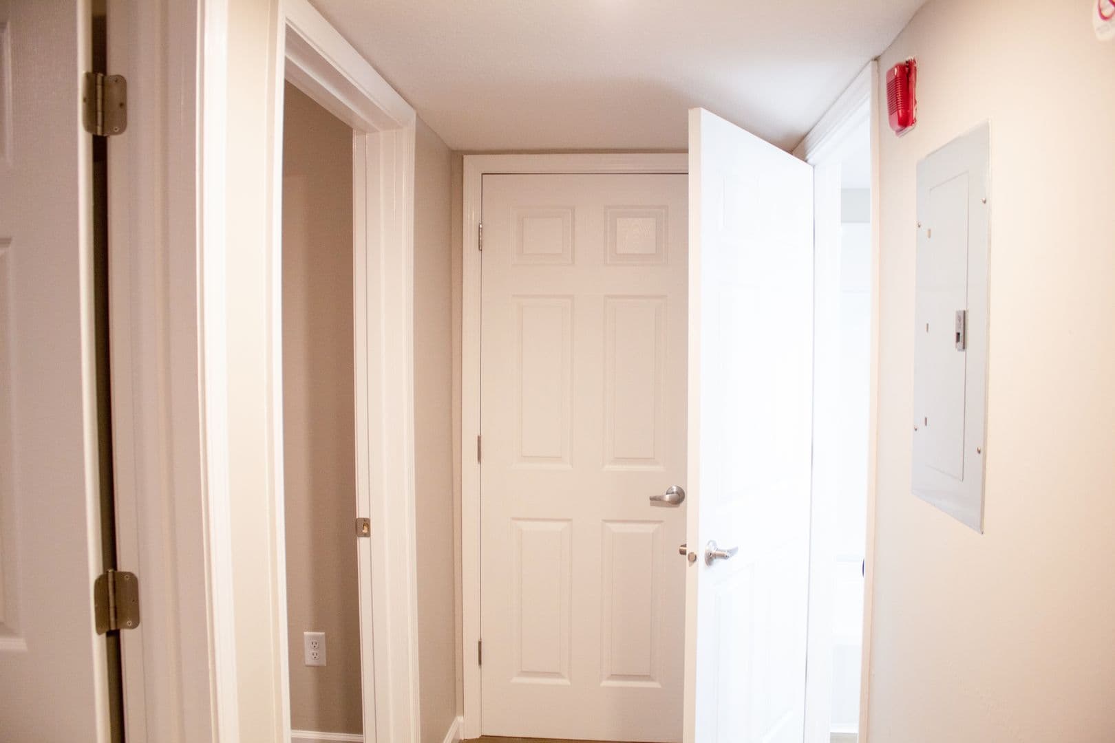 Urbana Apartment: 1010 W Stoughton