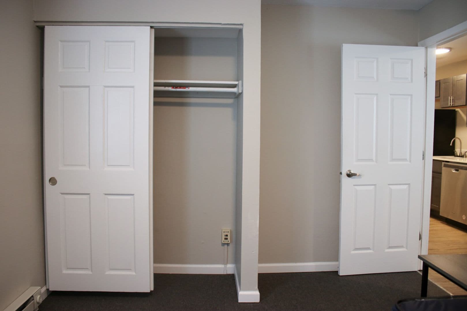 Urbana Apartment: 106 S Gregory Street