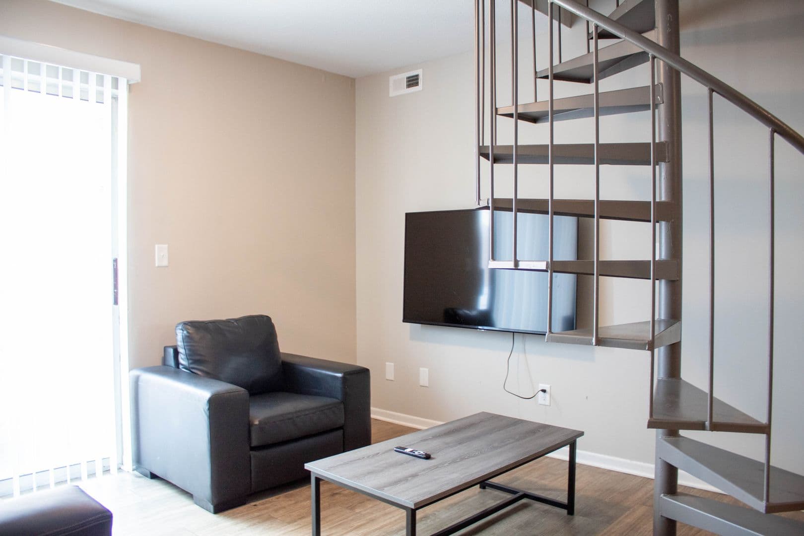 Champaign Apartment: 202 E Chalmers St