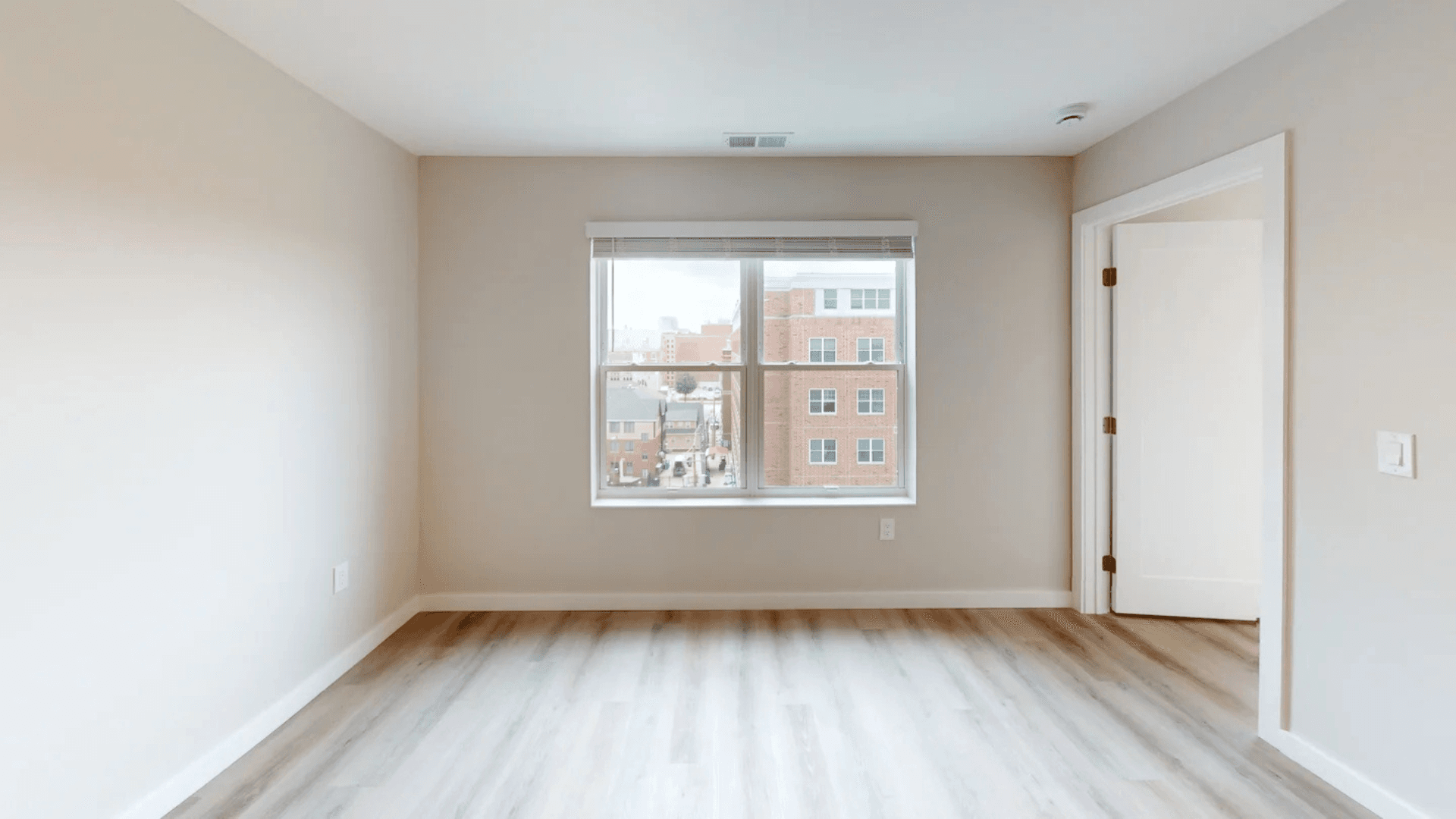 Champaign Apartment: 608 E Chalmers St