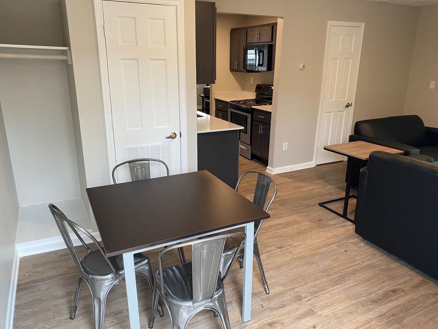 Urbana Apartment: 106 S Gregory Street
