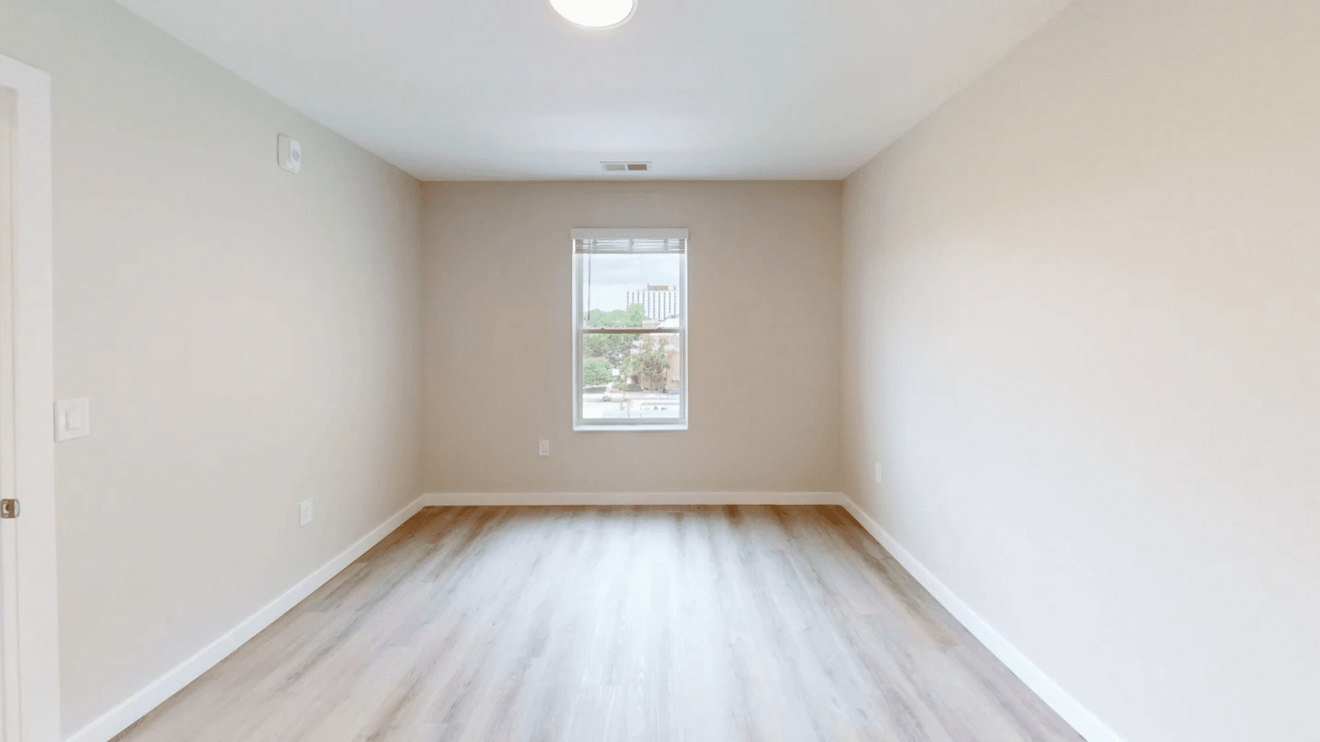Champaign Apartment: 608 E Chalmers St