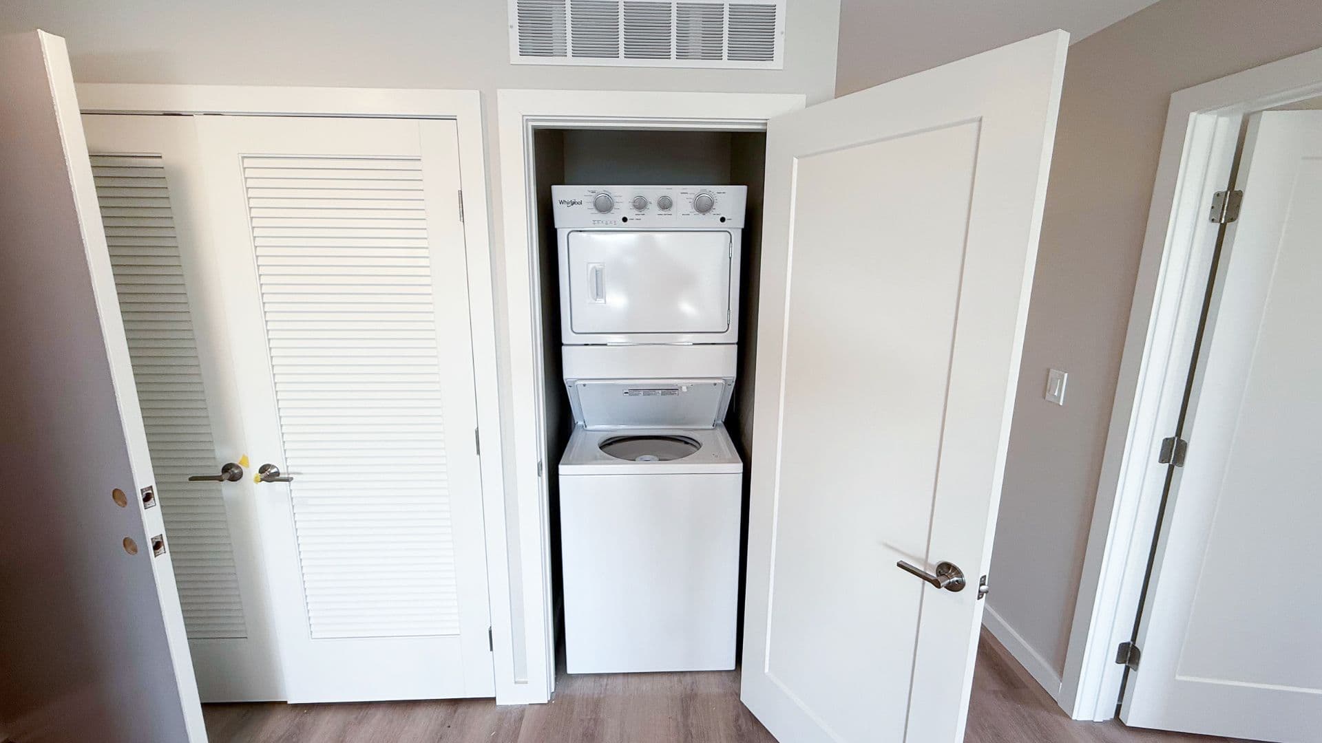 Champaign Apartment: 608 E Chalmers St