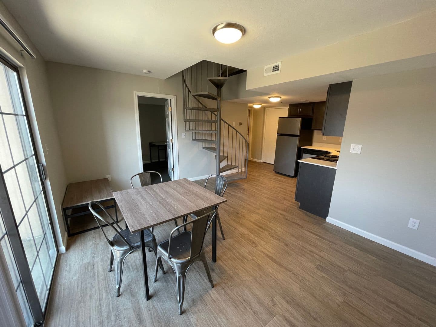 Champaign Apartment: 301 E Chalmers