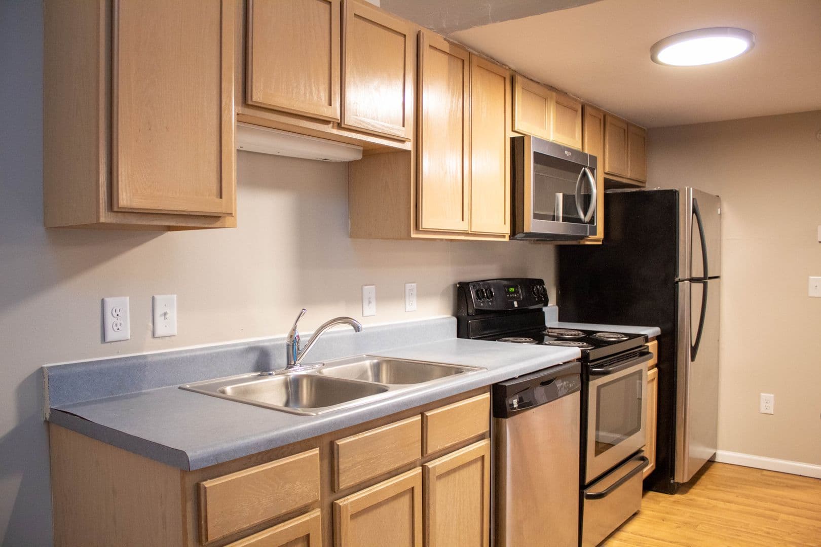 Urbana Apartment: 1010 W Stoughton