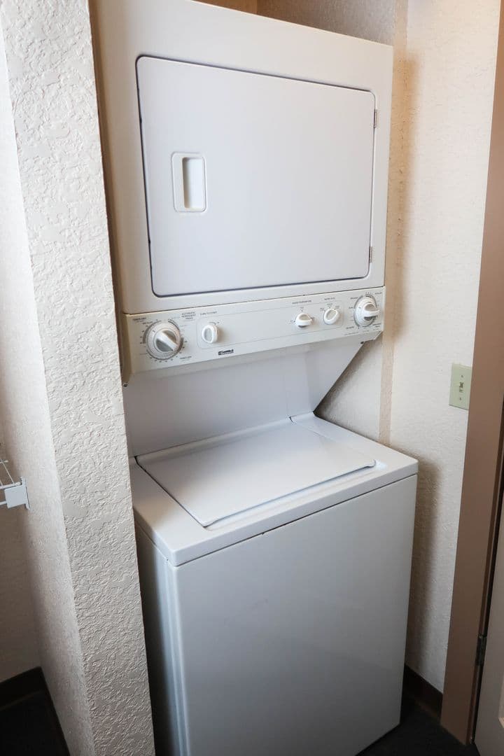 Champaign Apartment: 512 E Clark