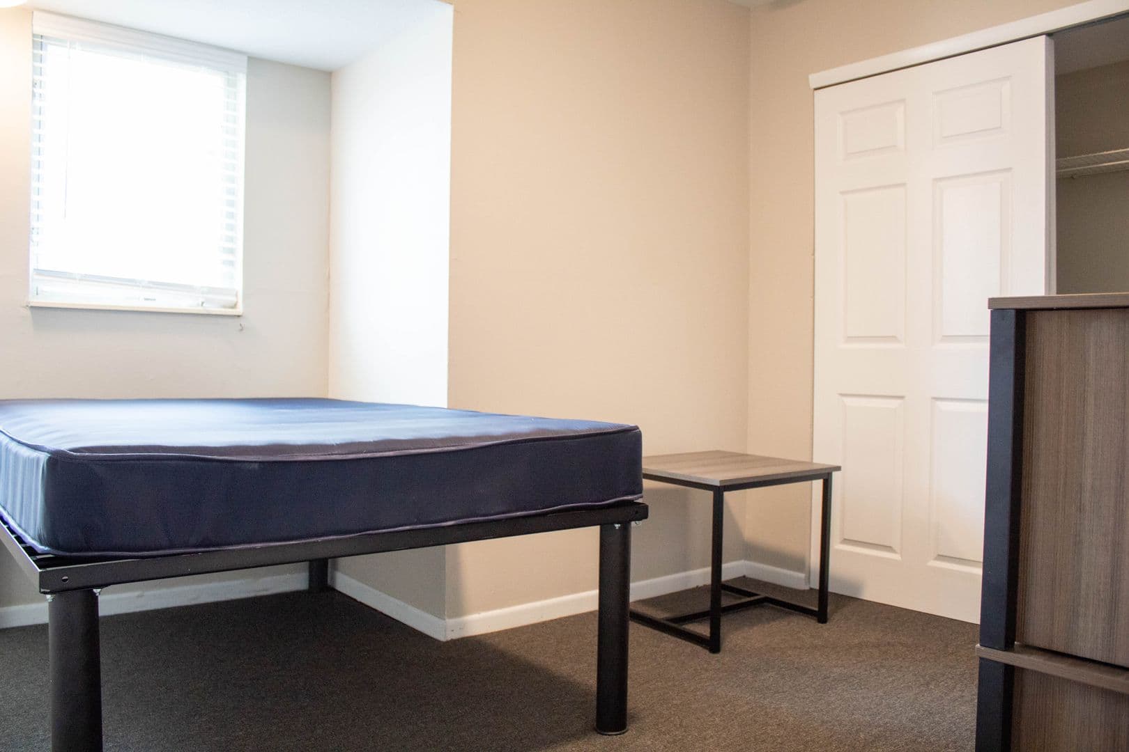 Champaign Apartment: 202 E Chalmers St