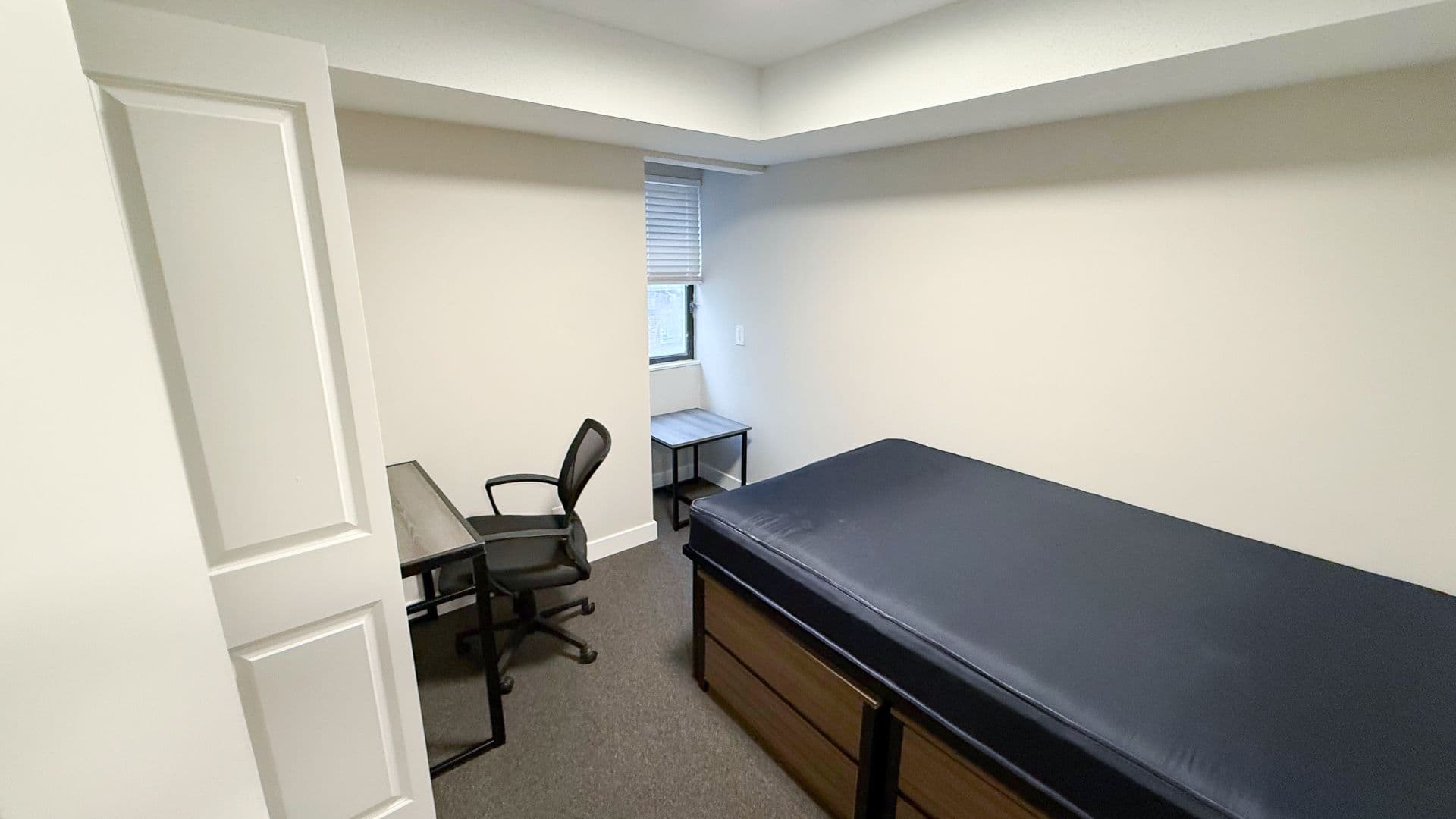 Urbana Apartment: 104 N Lincoln Ave