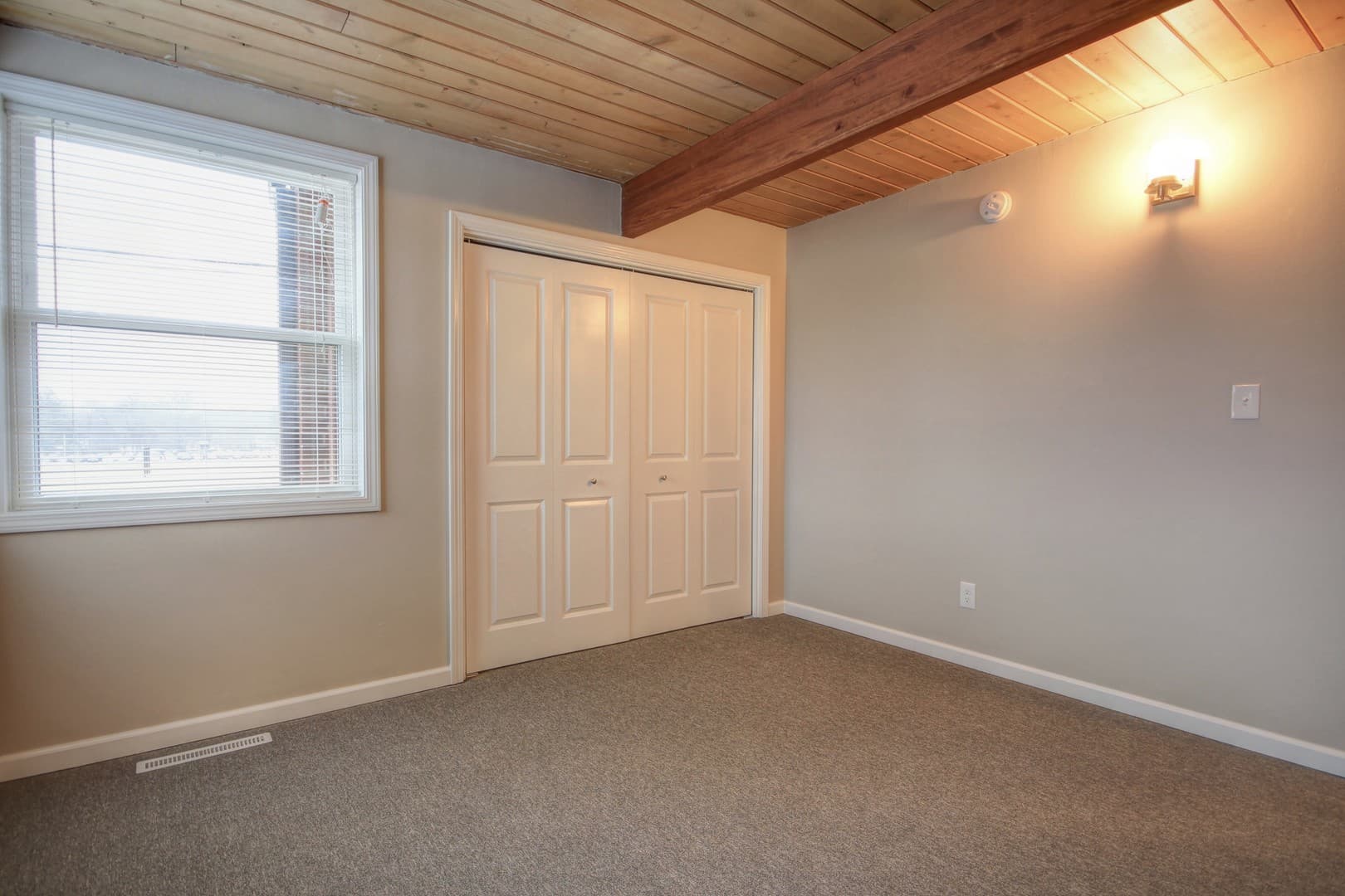 Urbana Apartment: 308 E. Iowa St.. 906 Vine, and 906 1/2 Vine