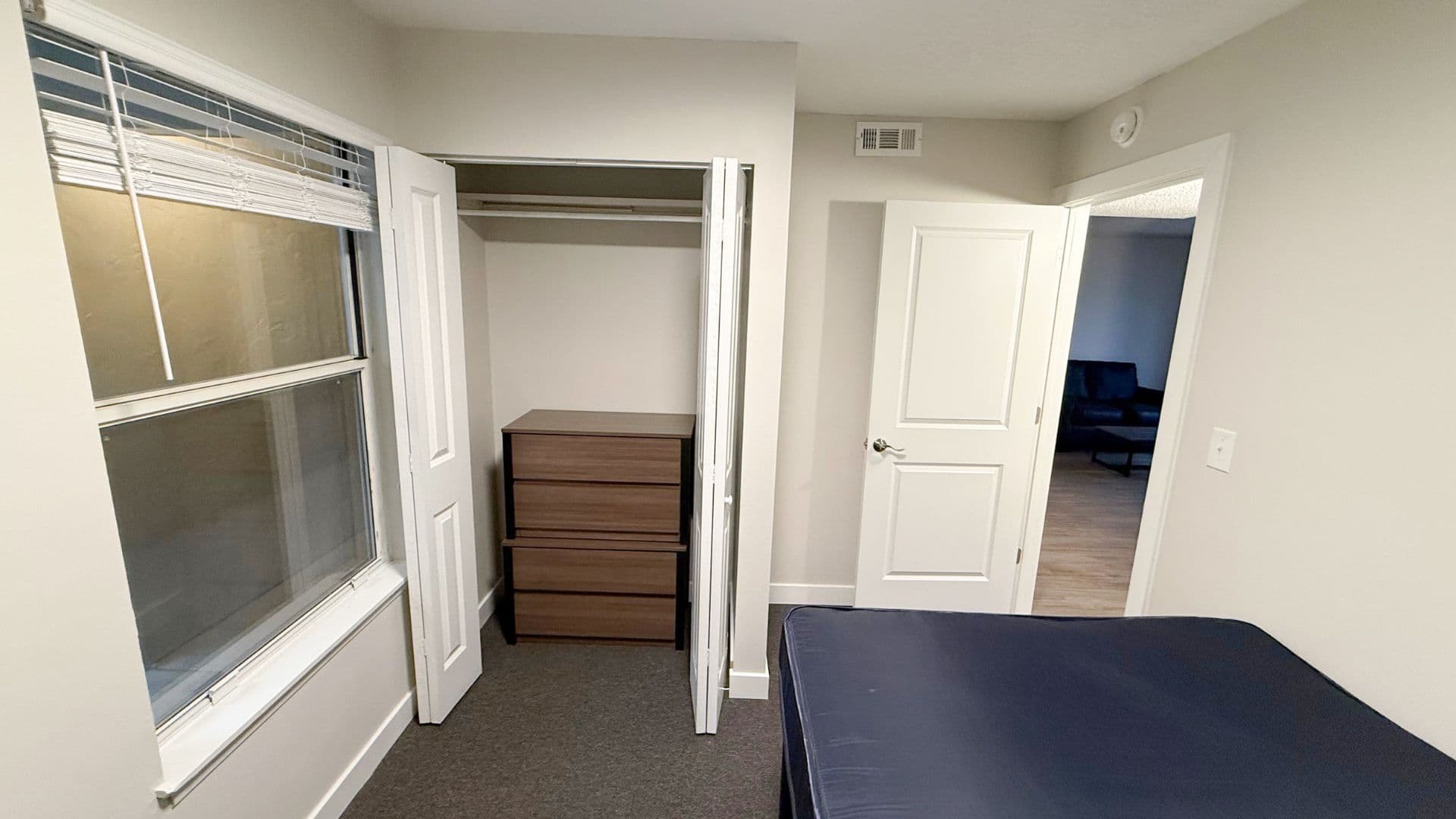 Urbana Apartment: 105 N Busey