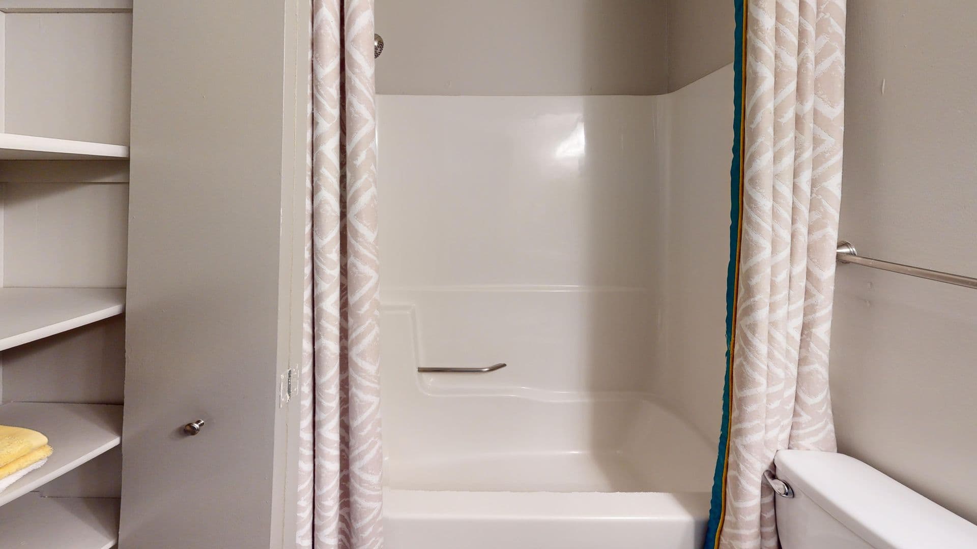 Louisville Apartment: 201 Heritage Hill Trail