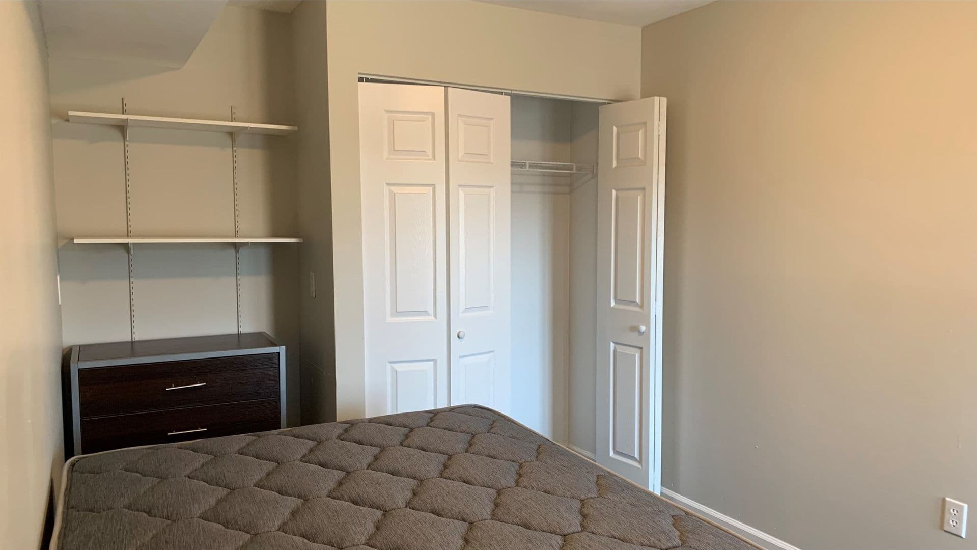 Champaign Apartment: 408 E Springfield