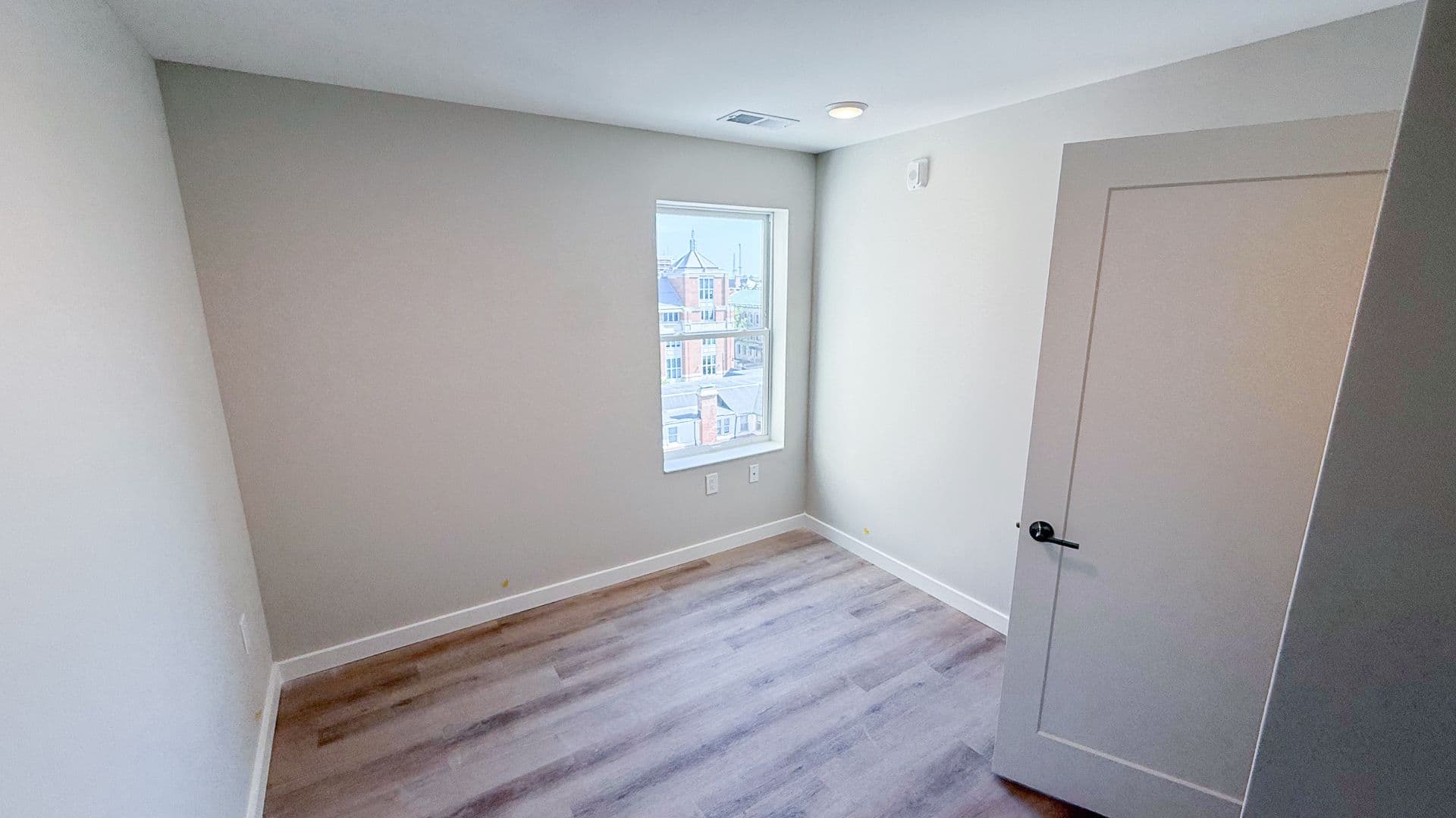 Champaign Apartment: 608 E Chalmers St