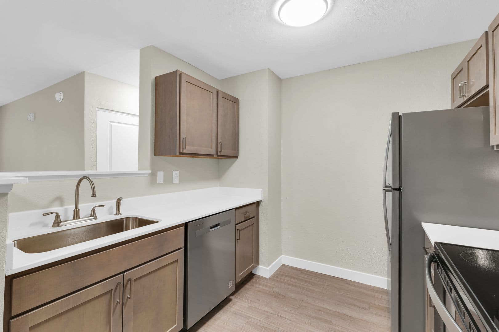Savoy Apartment: 117 Sterling Ct