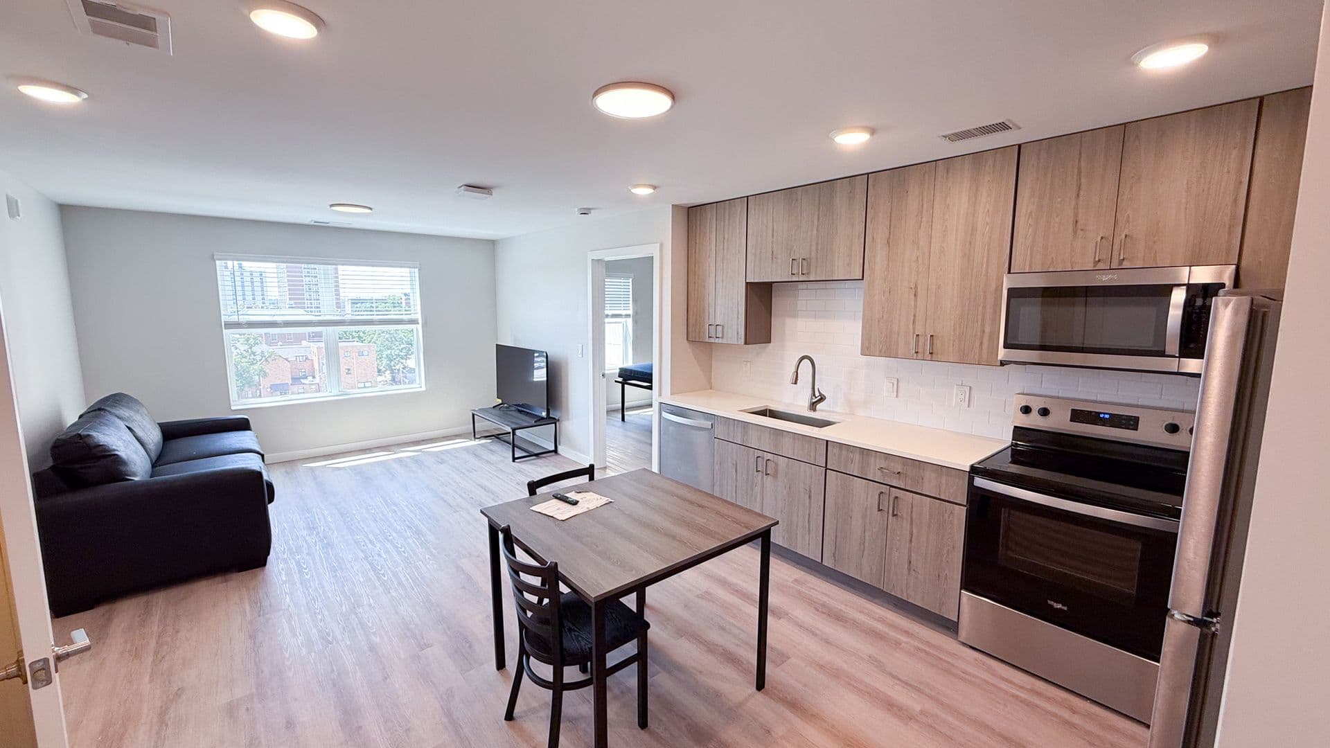 Champaign Apartment: 608 E Chalmers St