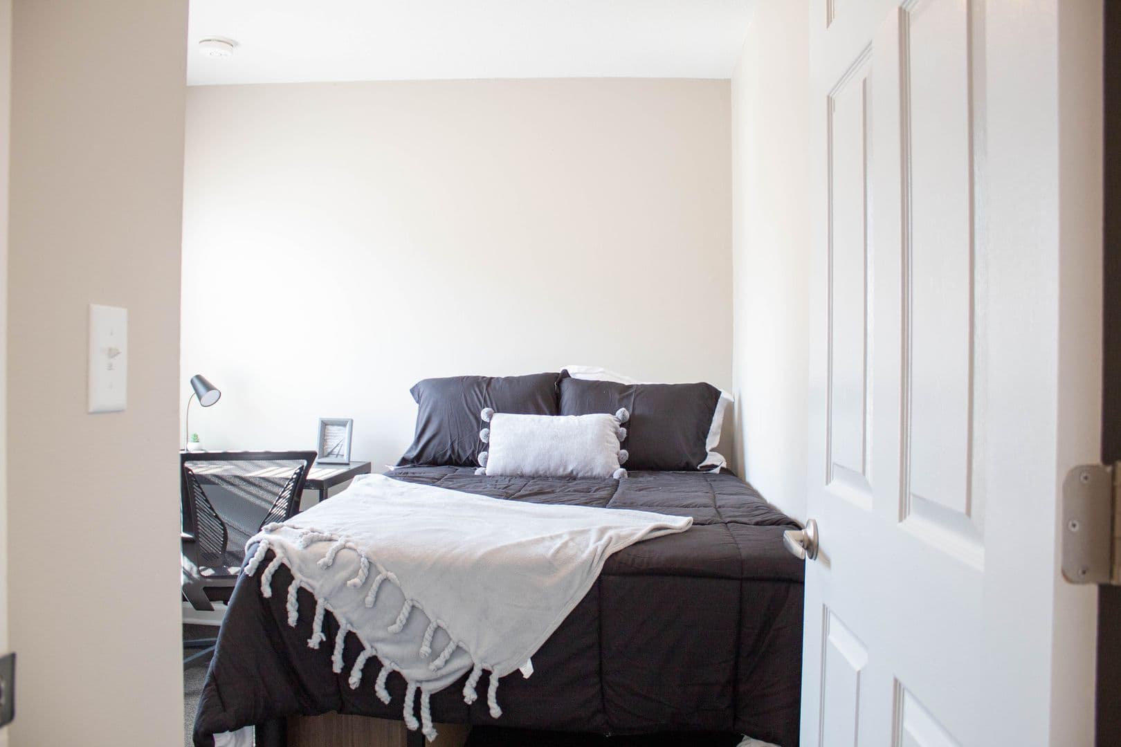 Champaign Apartment: 48 E John