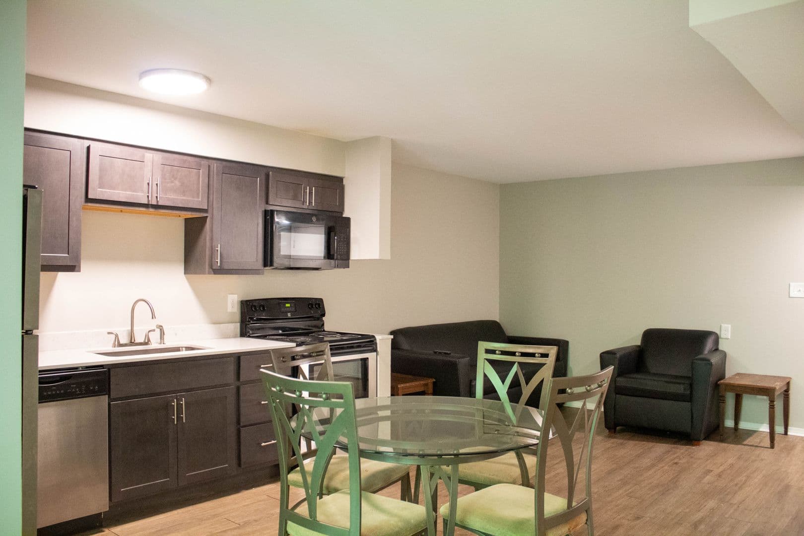 Urbana Apartment: 812 W Nevada Street