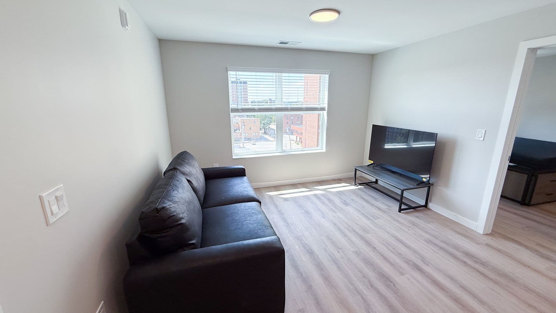 Champaign Apartment: 608 E Chalmers St