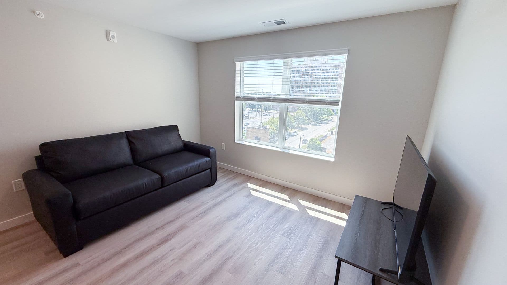 Champaign Apartment: 608 E Chalmers St