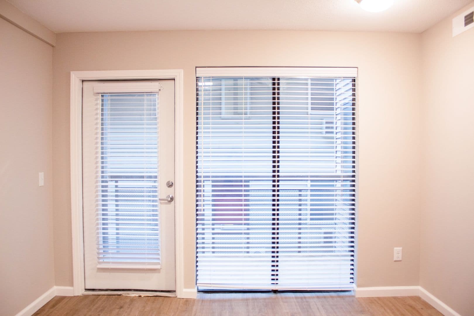Urbana Apartment: 1010 W Stoughton